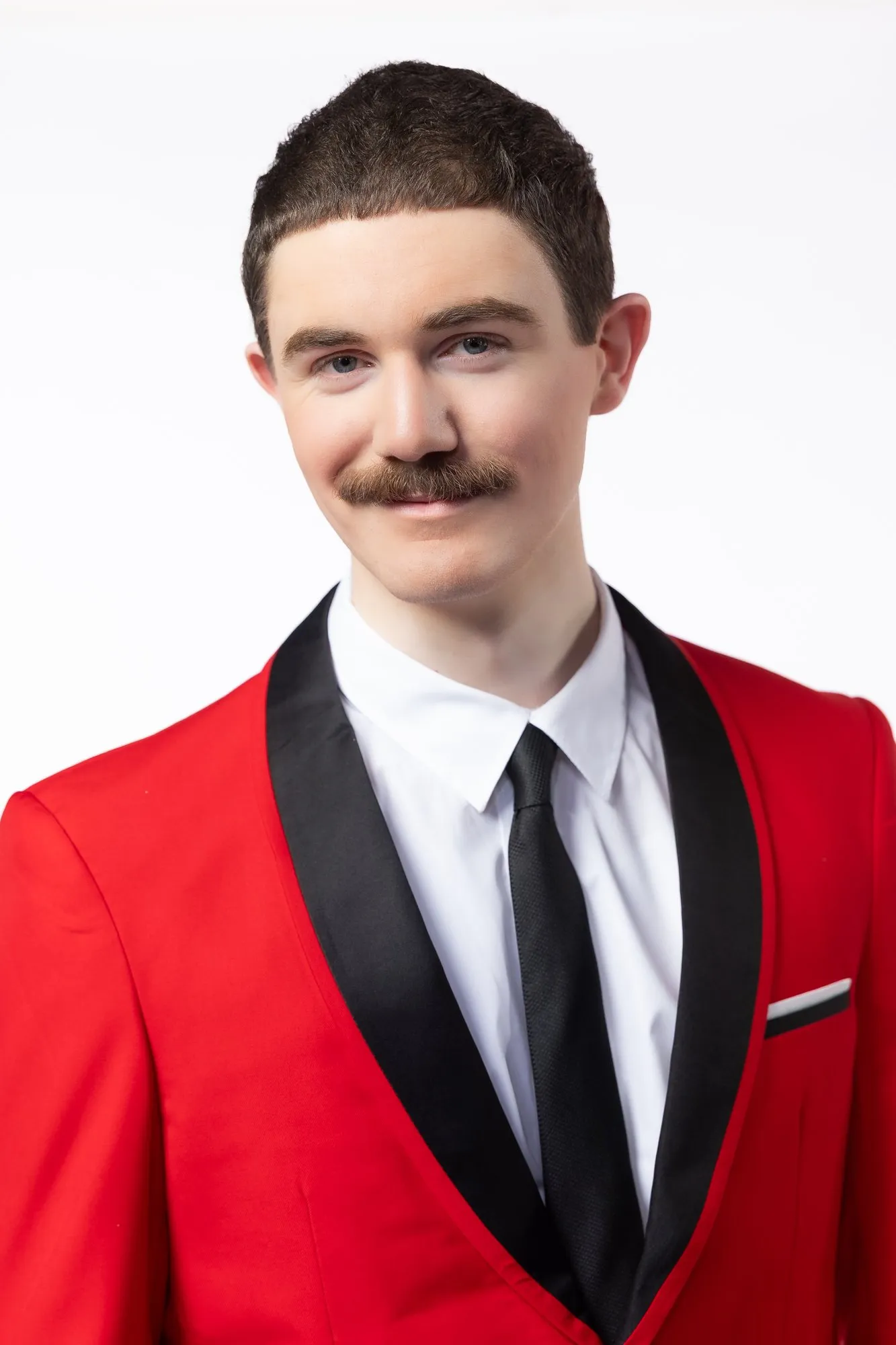 Sam Byres plays Nick Massi